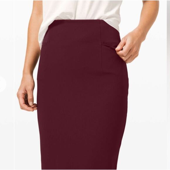 Lululemon “A New Route Skirt” Size 8 in Cassis Color EUC - Picture 4 of 10